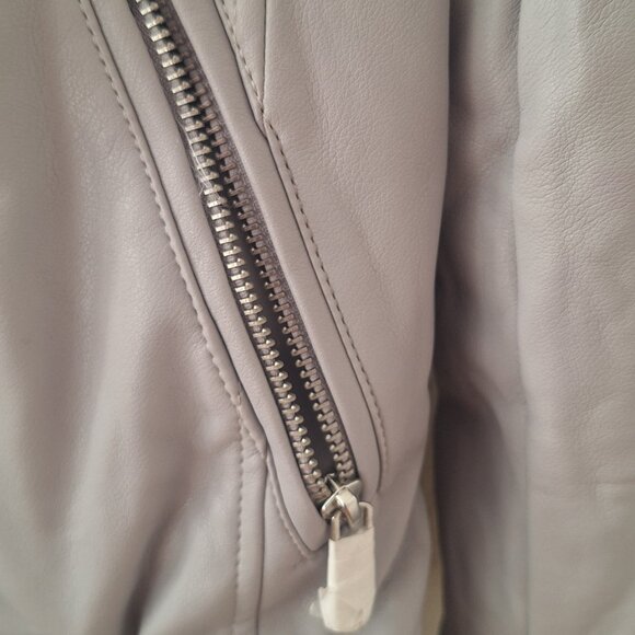 Forever 21 Soft Gray Cropped Asymmetrical Zip Moto Jacket Faux leather Size S - Picture 4 of 7